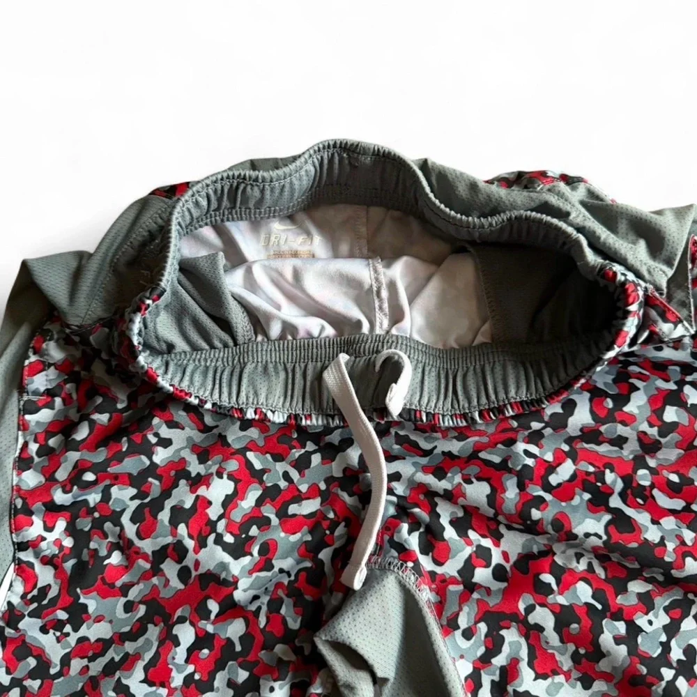 Nike Boys Dri-FIT Camo Basketball Shorts Gray Red Black Size Small S